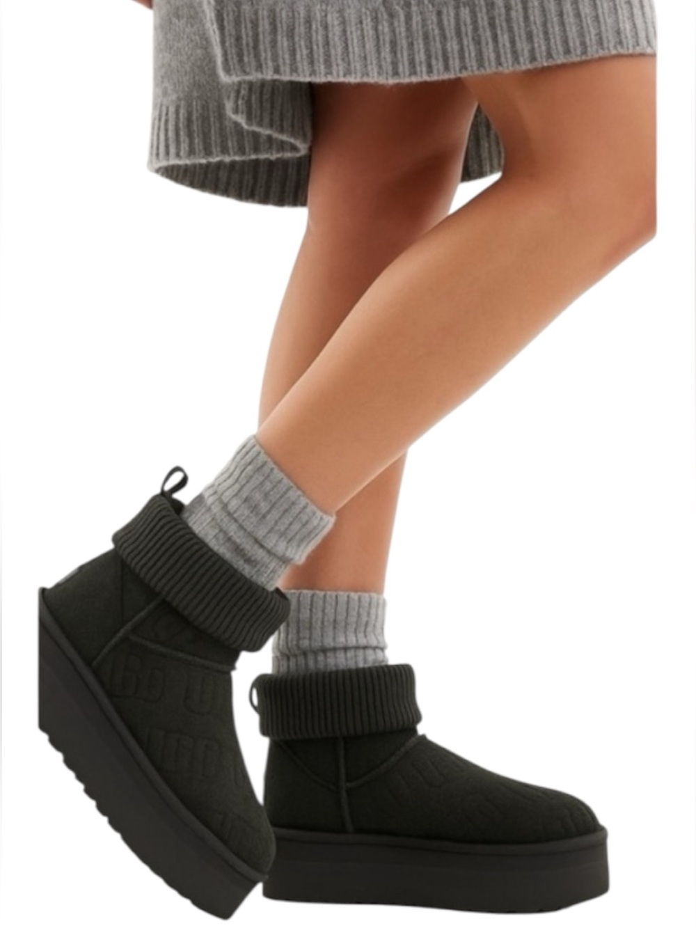 UGG NEW Classic Mini Platform Felted Black Sheepskin 
Boots, Black, size 12, NWO